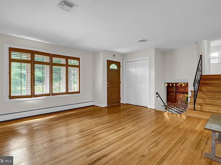8905 Valley Forge Dr — Photo 8