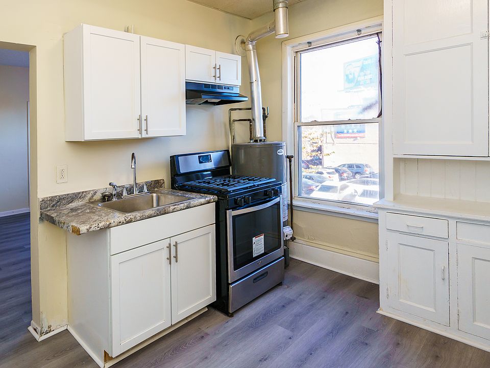 2nd image of 1717 E Lake St APT 1723-1