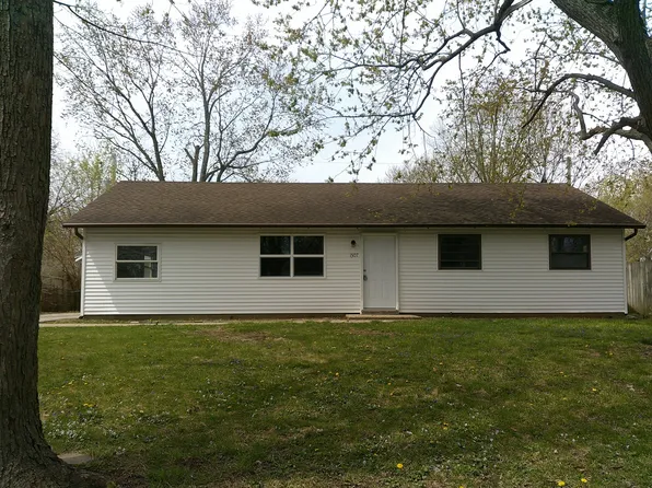1507 Thornton Dr, Champaign, IL 61821
