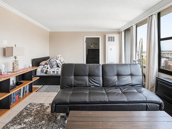5th image of 450 W 7th St S #901