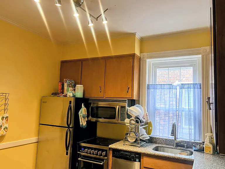 93 Marion St #9 — Photo 4