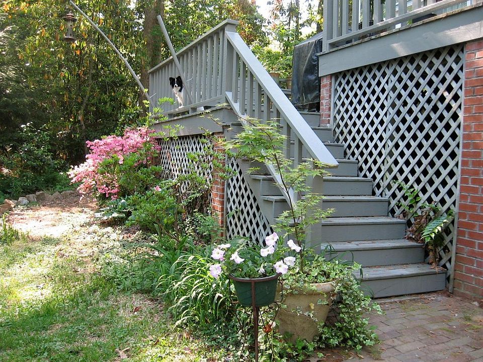 Large two level deck