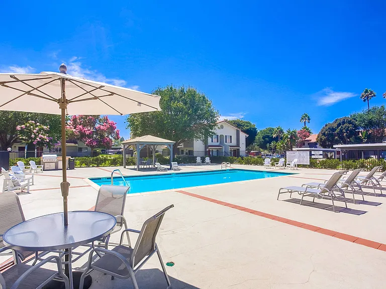 Las Ventanas Apartments — Photo 9