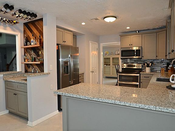 3rd image of 11714 Idlebrook Dr
