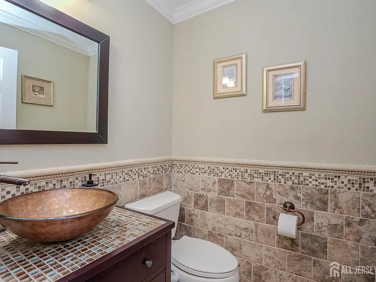 61 Amherst Way — Photo 19