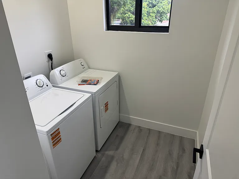 2145 NW 47th St #2 — Photo 3