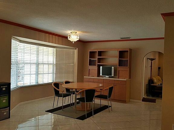 4th image of 20525 NE 22nd Ct