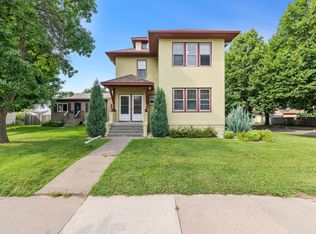 877 Cottage Ave E, Saint Paul, MN 55106
