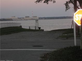 4 Whitecap Rd, Niantic, CT 06357