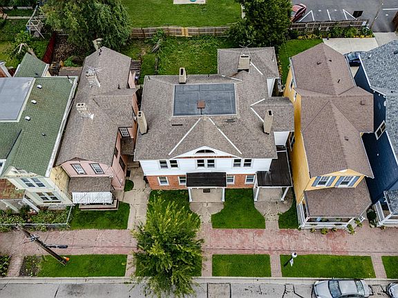 5th image of 122 Buckeye St