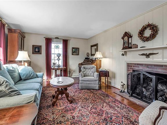 4th image of 105 Orchard St