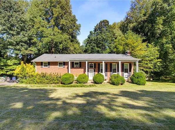 5675 Sweetbriar Rd, Pfafftown, NC 27040
