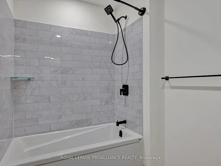 380 George St N #1B — Photo 23