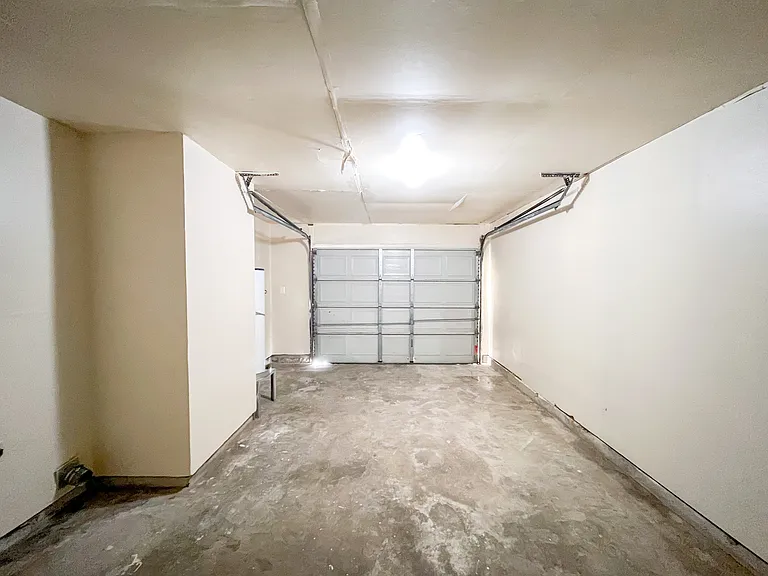 2105 Coach Dr — Photo 25