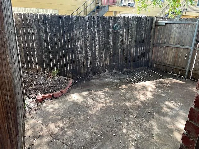 915 N Elm St — Photo 10