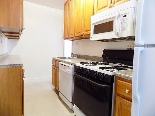 3rd image of 109-15 Queens Blvd #1BB