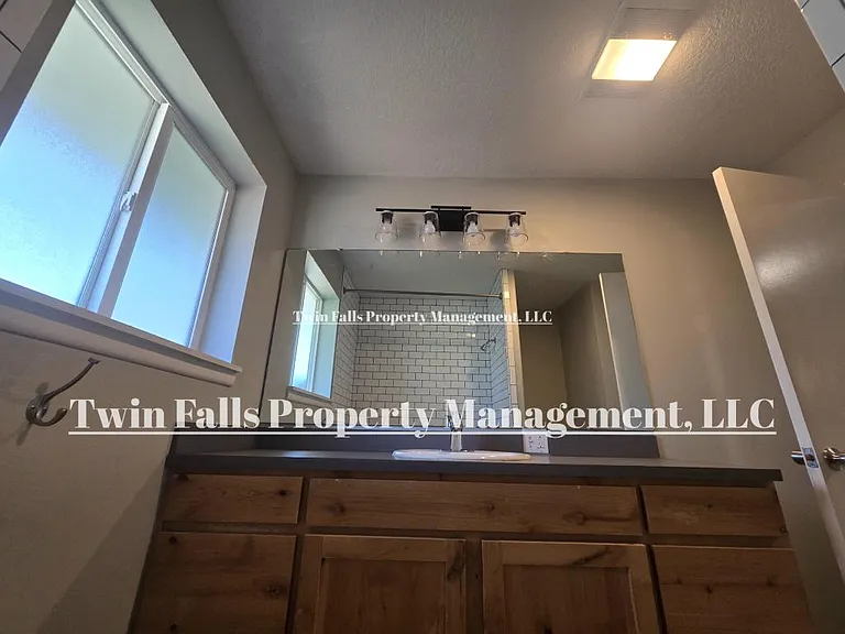 256 Crestview Dr — Photo 15