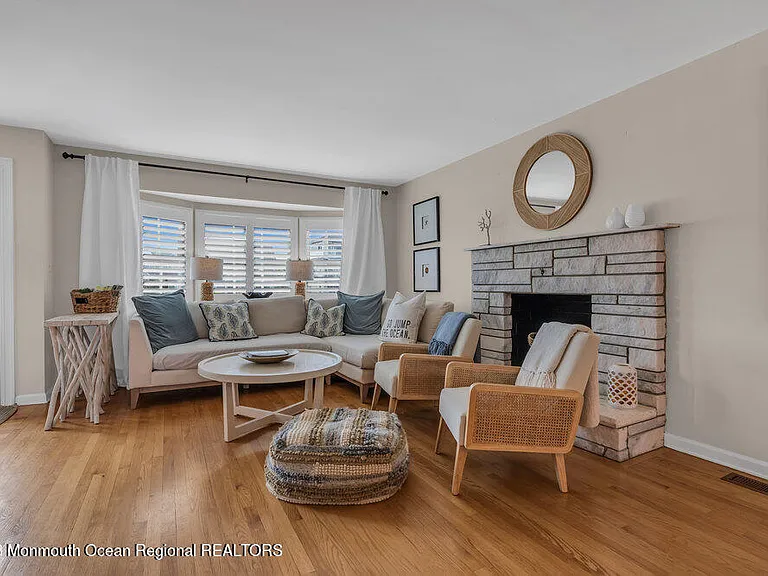 10 York Ave #24 — Photo 3