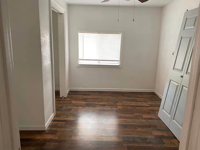 305 Downs Dr — Photo 17