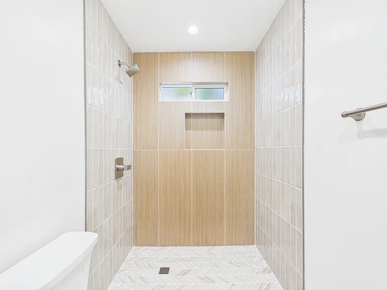 1132 W Redwood St — Photo 21