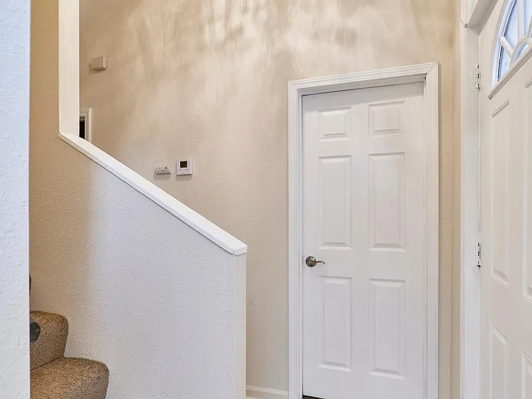 1421 N Park Pl — Photo 10