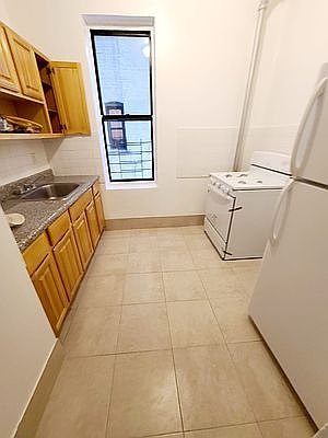 2nd image of 660 E 166th St #D5