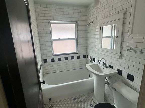 3rd image of 1137 44th St Unit 3