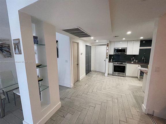 5th image of 19390 Collins Ave APT 416
