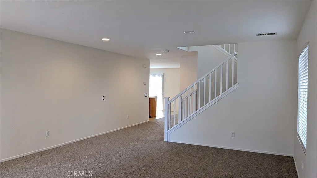 3 bed, 2.5 bath, 2284 sqft, $2,975 — Photo 3
