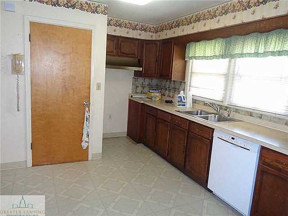 5th image of 2021 W Hillsdale St