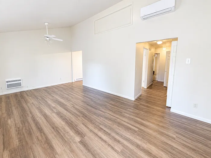 2 bed, 1.0 bath, 825 sqft, $1,400 — Photo 2