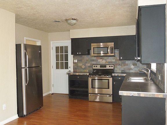 5th image of 305 NW 40th St