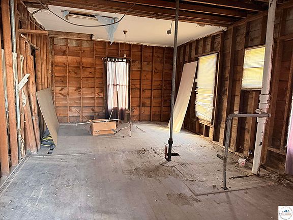 2nd image of 1404 S Stewart Ave