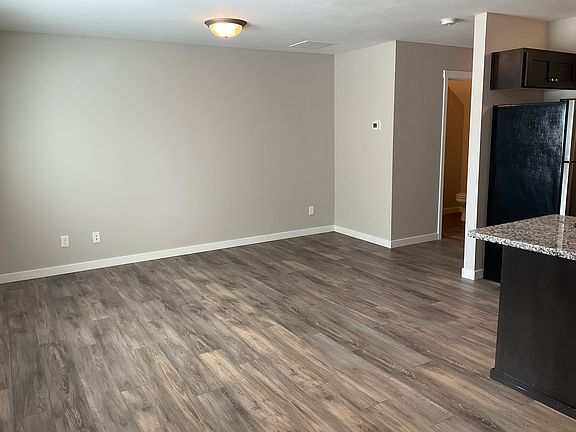 5th image of 790 Trails End