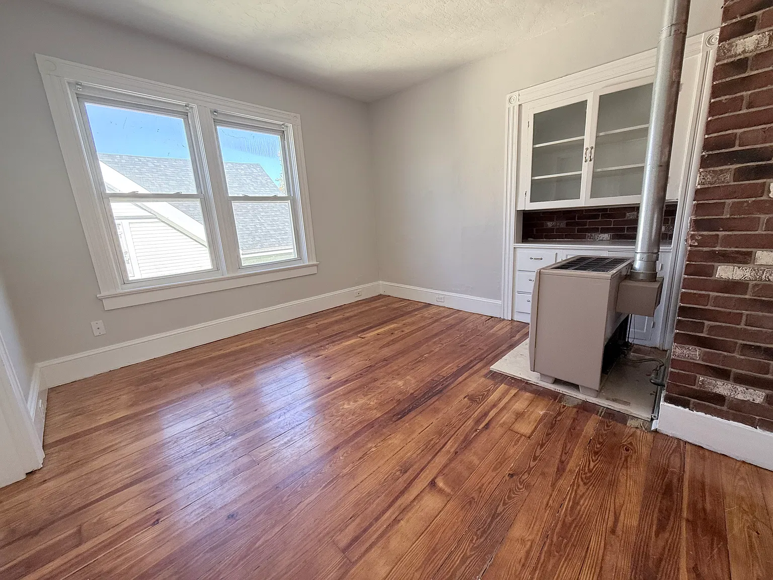 3 bed, 1150 sqft, $1,995 — Photo 2