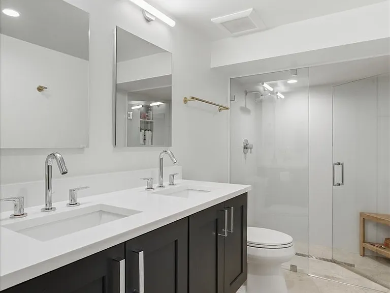 9237 Lincolnwood Dr — Photo 35