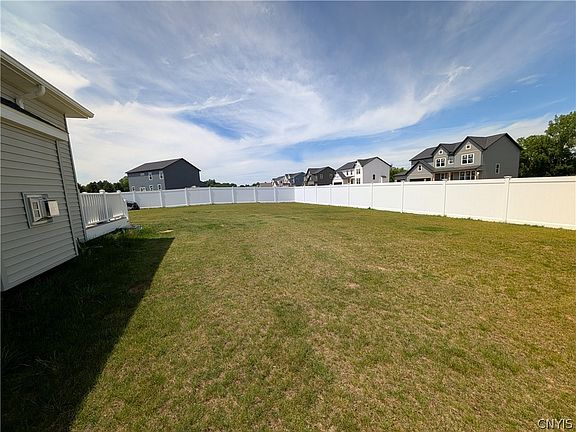 4th image of 241 Bloomfield St