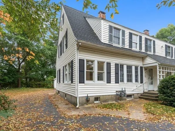 5 Nashoba Pl, Worcester, MA 01606