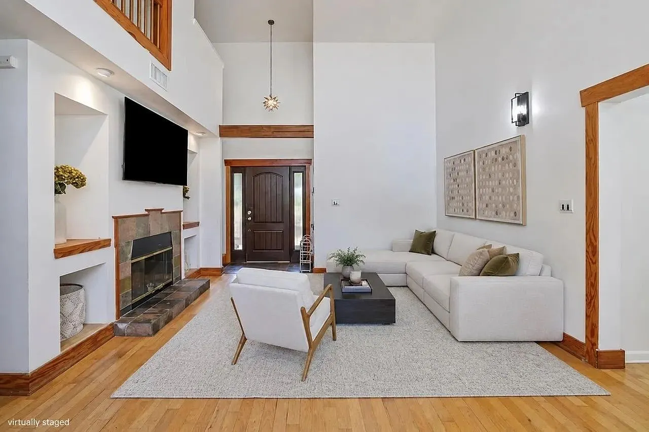 4 bed, 2.5 bath, 2288 sqft, $3,500 — Photo 1