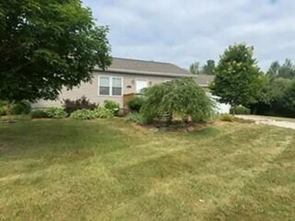 1702 Hyde St, Sault Sainte Marie, MI 49783