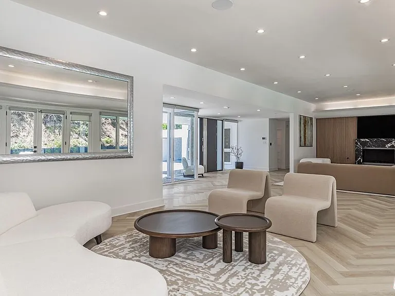 502 Evelyn Pl — Photo 10