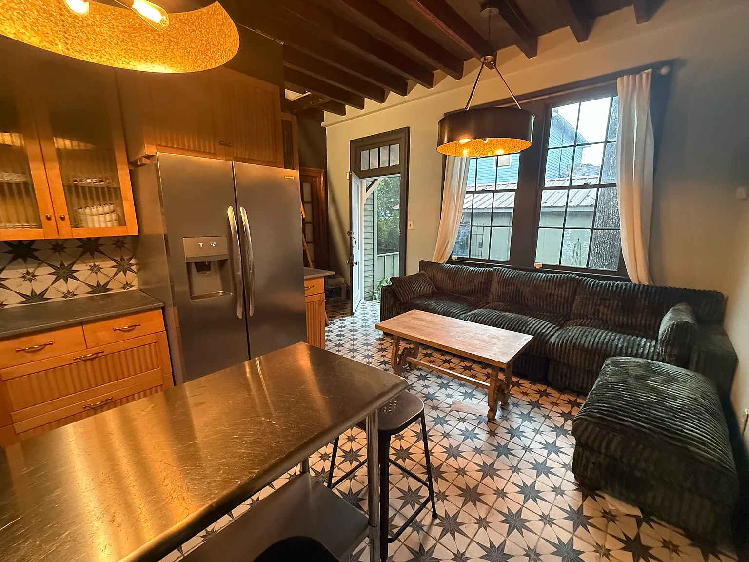 3 bed, 1100 sqft, $2,395 — Photo 2