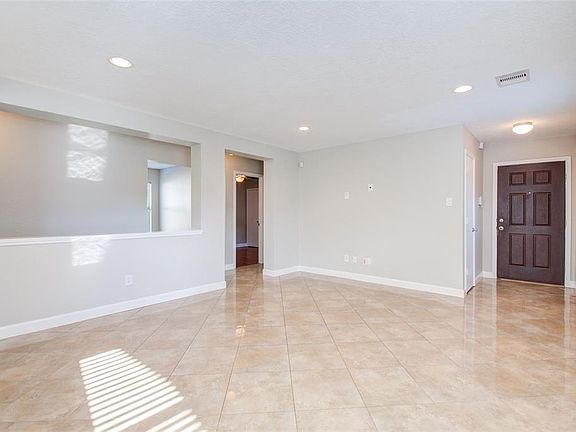 4th image of 423 Mantova Dr