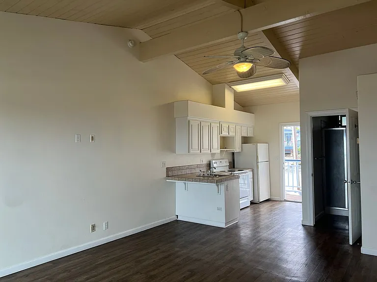 3302 Ocean Blvd — Photo 4