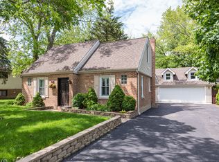 214 69th St, Darien, IL