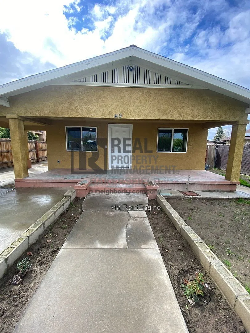 3 bed, 2.0 bath, 916 sqft, $2,000 — Photo 2
