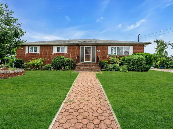 1541 Herzel Boulevard, West Babylon, NY 11704