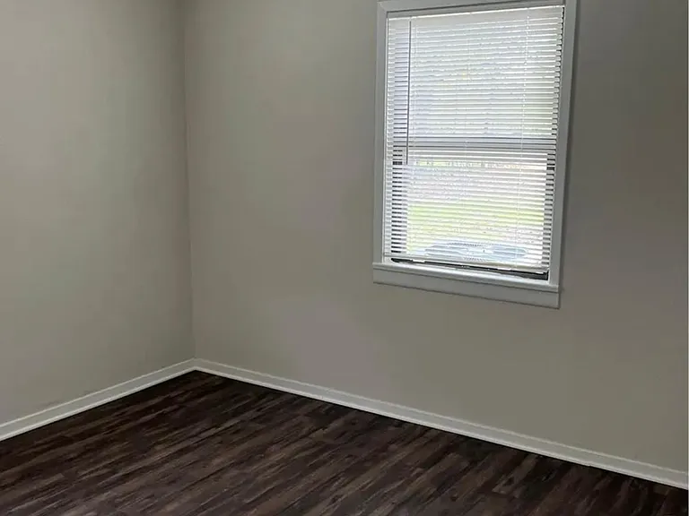 914 SW Dallas St — Photo 6