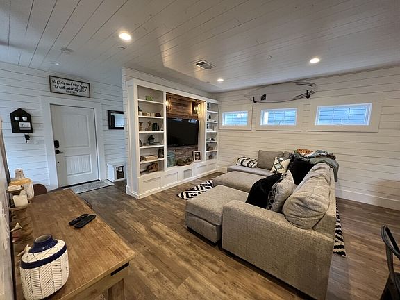 2nd image of 3147 Sophie Ln