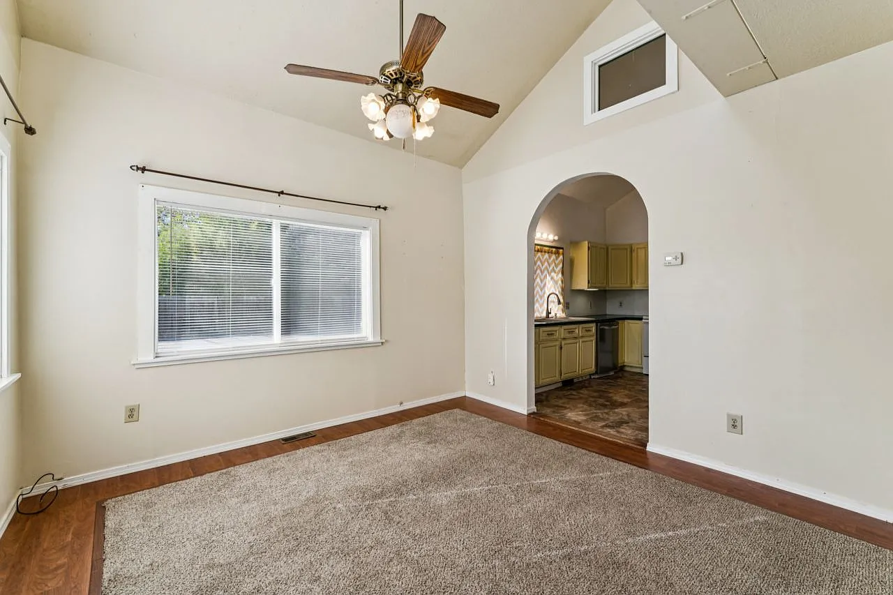 2 bed, 885 sqft, $2,195 — Photo 1
